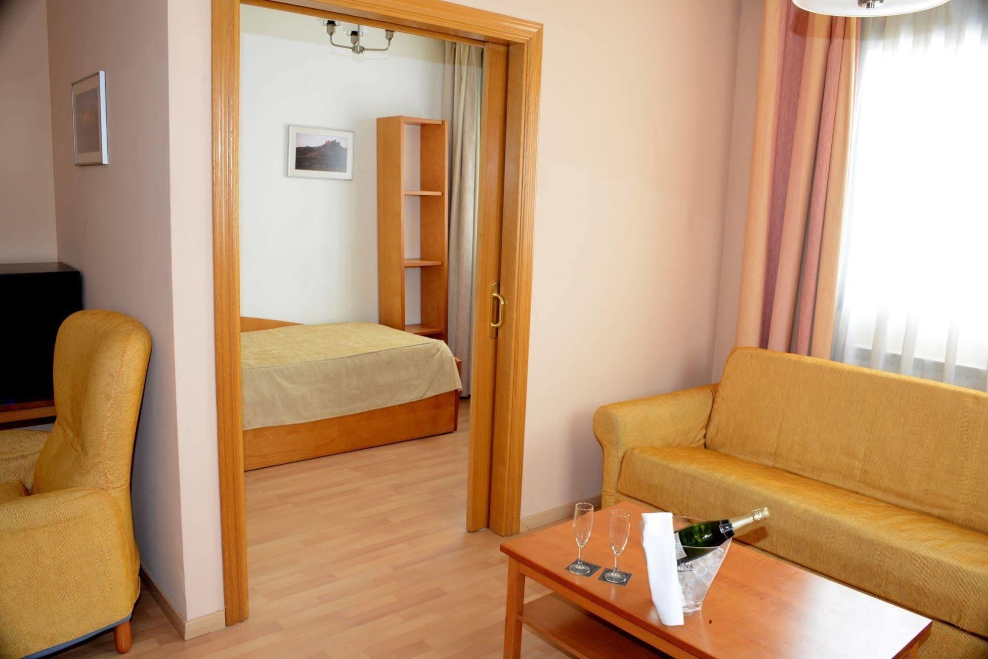 Aparthotel Sercotel Χουέσκα Εξωτερικό φωτογραφία